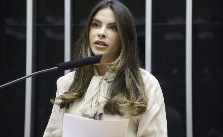 Yandra Moura celebra seguro-defeso pescadores artesanais