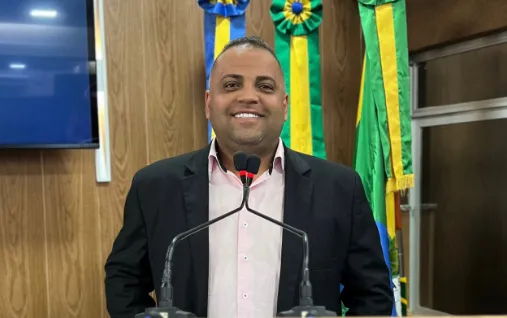 Base de Samuel Carvalho cresce e apoio de Adriano impulsiona Adilson Júnior