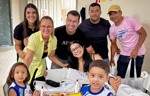 Educação de Ribeirópolis avança com kits escolares entregues por Rogério Sobral a todos os alunos