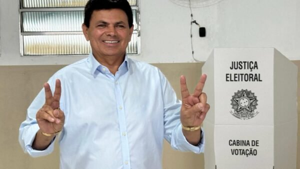 Valmir lidera cenário estimulado com 39,9% contra 35,3% de Fábio e vence no segundo turno, aponta pesquisa W1