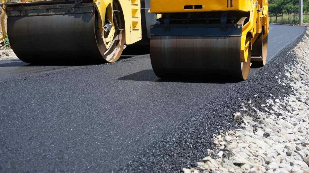 Asfalto no entorno do Forródromo em Areia Branca marca avanço na estrutura viária e reorganiza circulação urbana