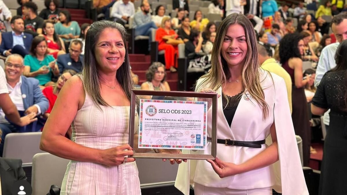 Se não tinha conhecimento, por que Ana Luíza teria manifestado interesse em entregar cartões do C+ após deixar a Secretaria?
