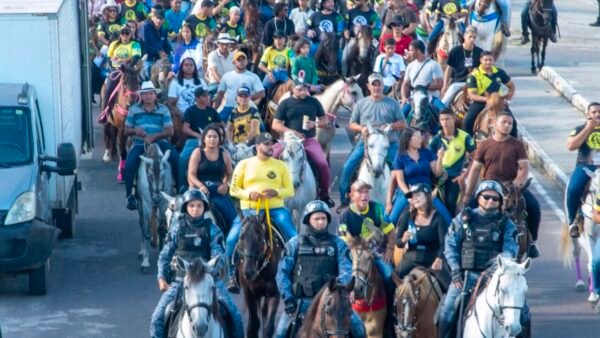5ª Cavalgada da SM reúne milhares de pessoas no Bairro Santa Maria com shows de grandes atrações musicais